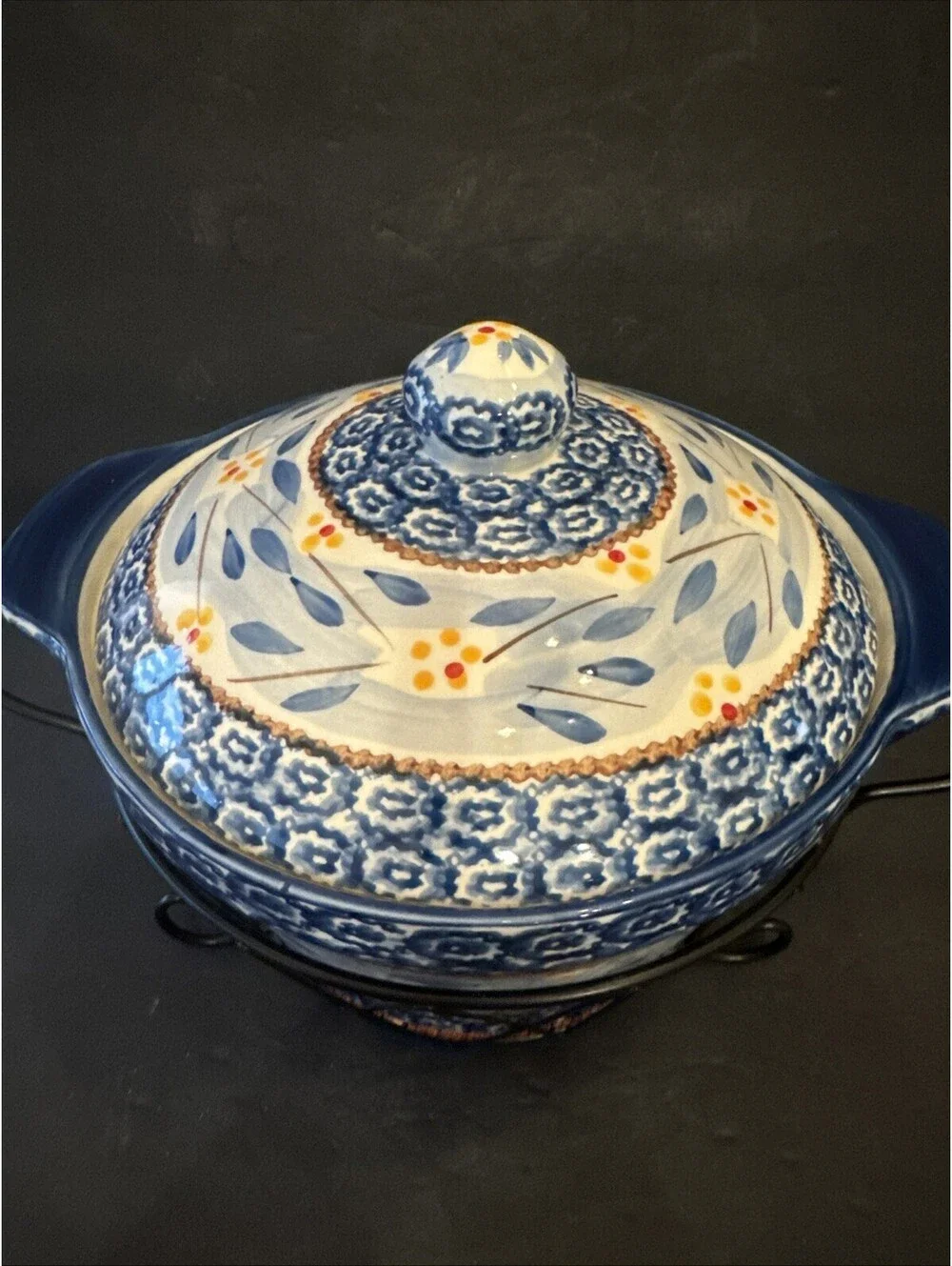 Temptations By Tara Old World Blue 2.5 Qt Round Covered Casserole W Metal Stand
